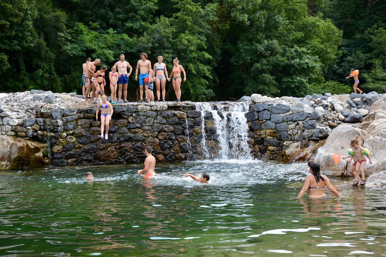 Camping Le Ventadour Meyras Экстерьер фото