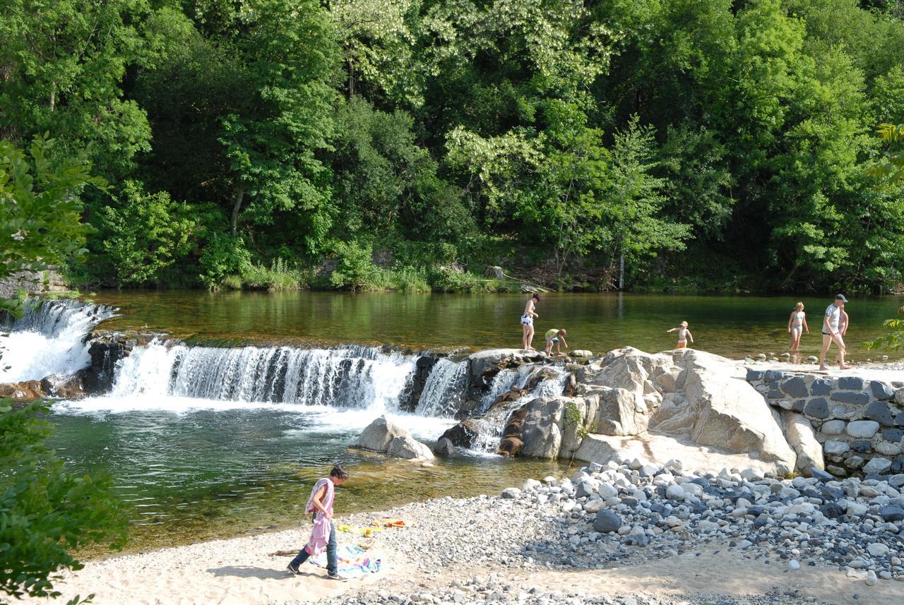 Camping Le Ventadour Meyras Экстерьер фото
