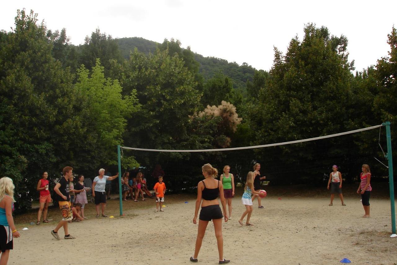 Camping Le Ventadour Meyras Экстерьер фото